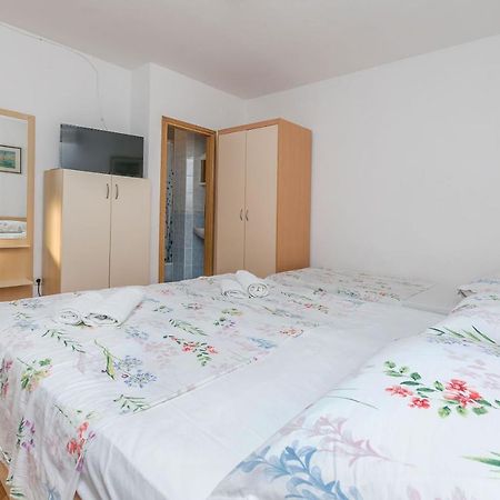 Apartments And Room Nevenka Makarska Luaran gambar