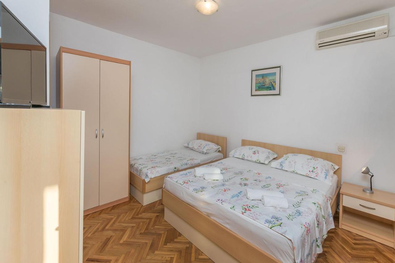 Apartments And Room Nevenka Makarska Luaran gambar
