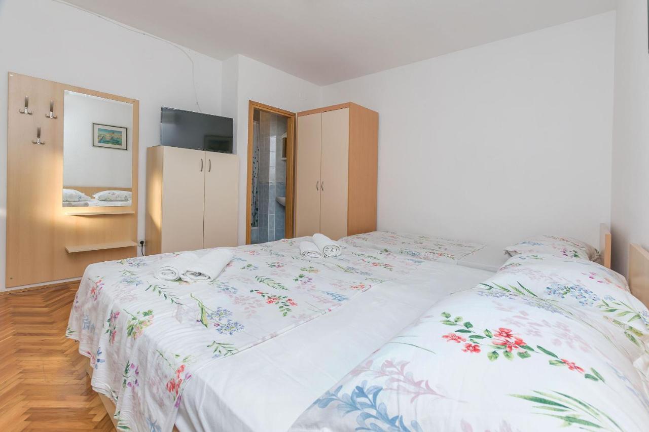 Apartments And Room Nevenka Makarska Luaran gambar