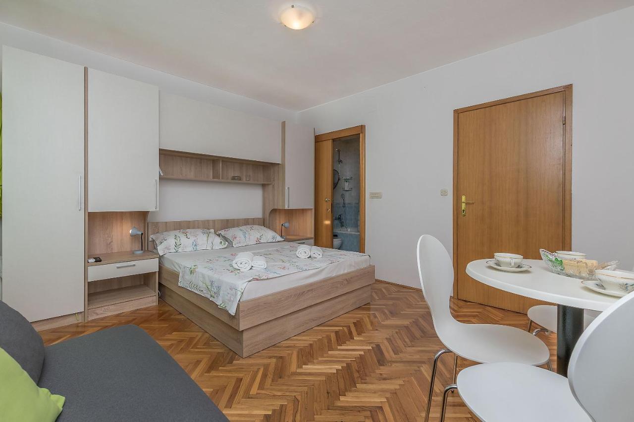 Apartments And Room Nevenka Makarska Luaran gambar