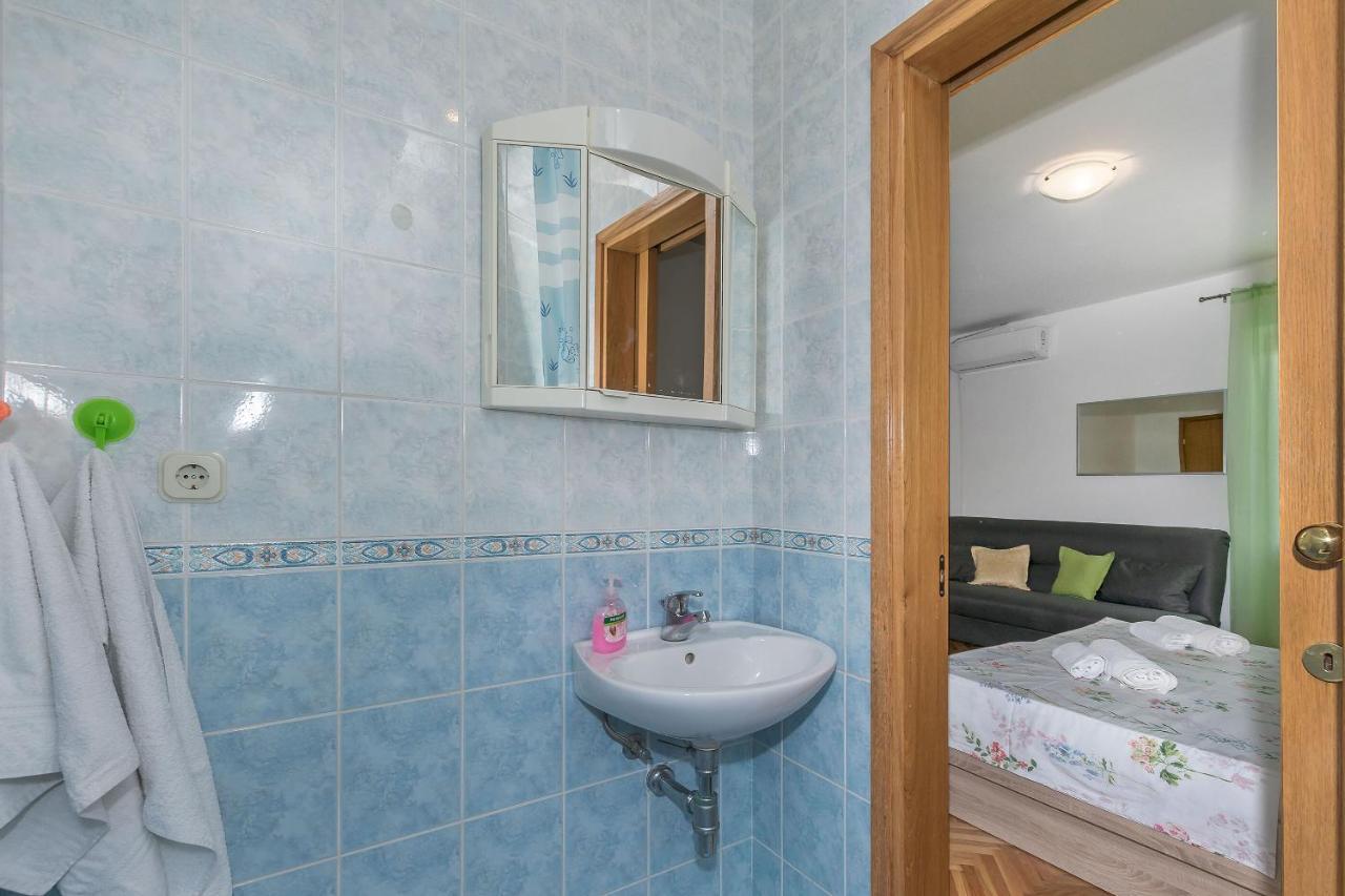 Apartments And Room Nevenka Makarska Luaran gambar