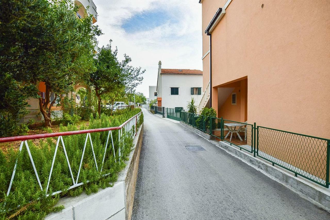 Apartments And Room Nevenka Makarska Luaran gambar